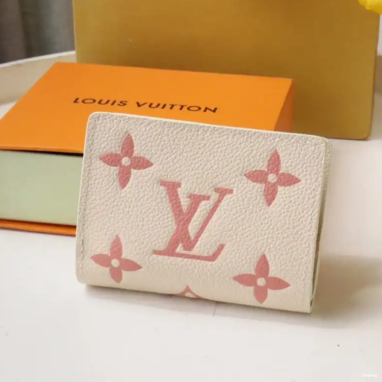 2304DJ0070 Bag LV 0805